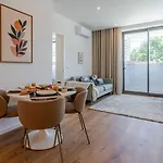 Sleek & Modern Flat W/ Private Garage By Hostwise Apartamento *
