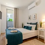 Sleek & Modern Flat W/ Private Garage By Hostwise Leça da Palmeira