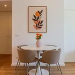 Apartamento Sleek & Modern Flat W/ Private Garage By Hostwise *