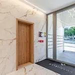Apartment Sleek & Modern Flat W/ Private Garage By Hostwise Leça da Palmeira