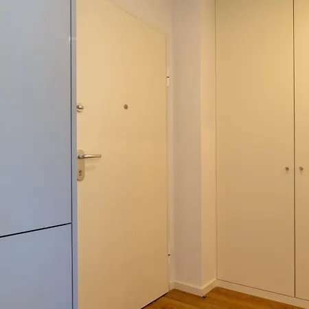 Sleek & Modern Flat W/ Private Garage By Hostwise Apartment