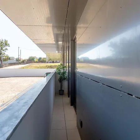 Sleek & Modern Flat W/ Private Garage By Hostwise Apartment
