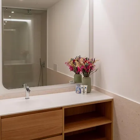 Sleek & Modern Flat W/ Private Garage By Hostwise * Leça da Palmeira