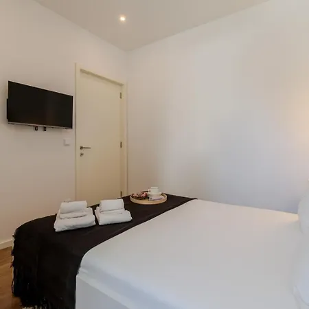 Apartament Sleek & Modern Flat W/ Private Garage By Hostwise