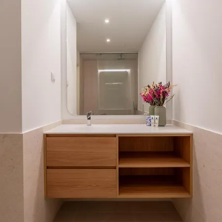 Sleek & Modern Flat W/ Private Garage By Hostwise Apartament *