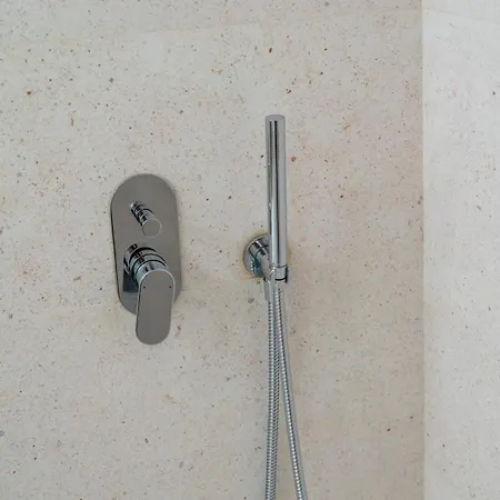 Sleek & Modern Flat W/ Private Garage By Hostwise Apartament