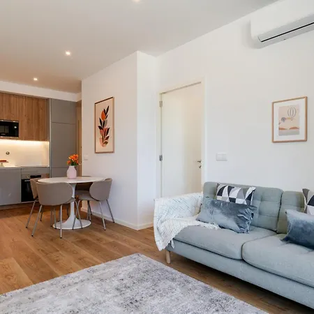 Apartment Sleek & Modern Flat W/ Private Garage By Hostwise Leça da Palmeira
