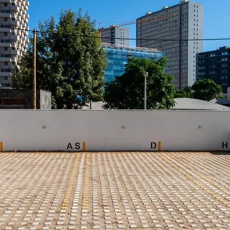 Sleek & Modern Flat W/ Private Garage By Hostwise * Leça da Palmeira