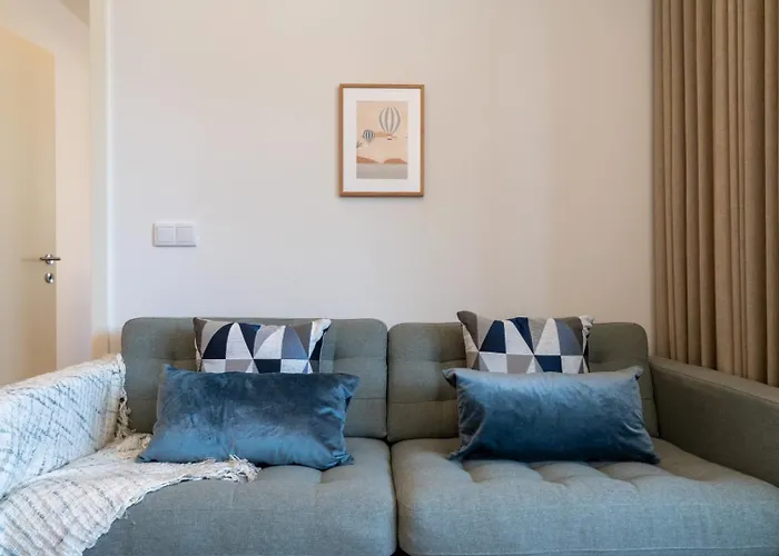 Sleek & Modern Flat W/ Private Garage By Hostwise * 레카다팔메이라