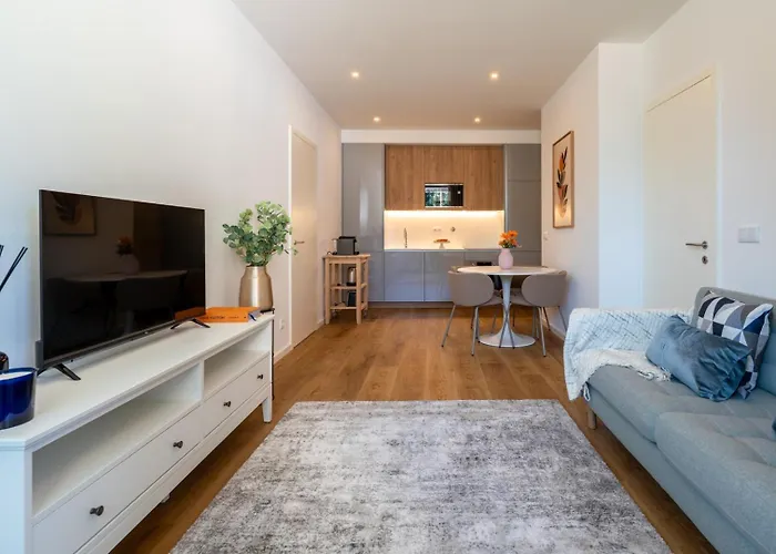 Sleek & Modern Flat W/ Private Garage By Hostwise *