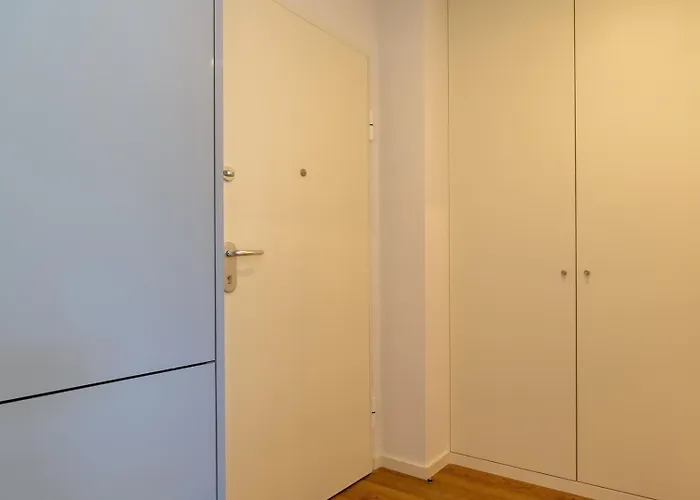 Sleek & Modern Flat W/ Private Garage By Hostwise Apartment