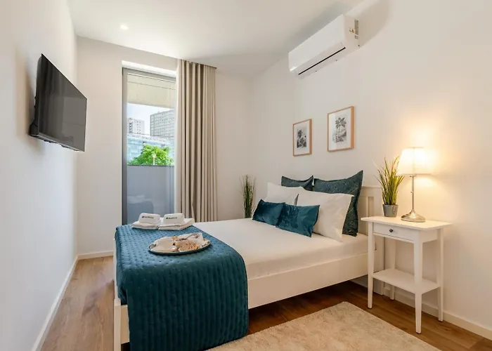 Sleek & Modern Flat W/ Private Garage By Hostwise Leça da Palmeira