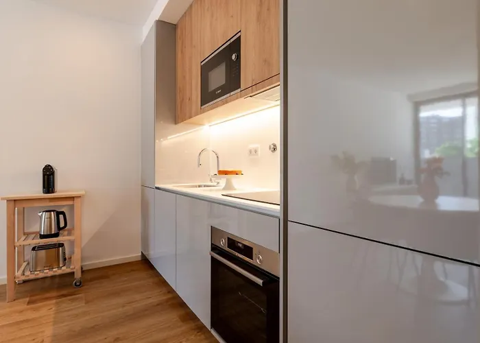 Sleek & Modern Flat W/ Private Garage By Hostwise *