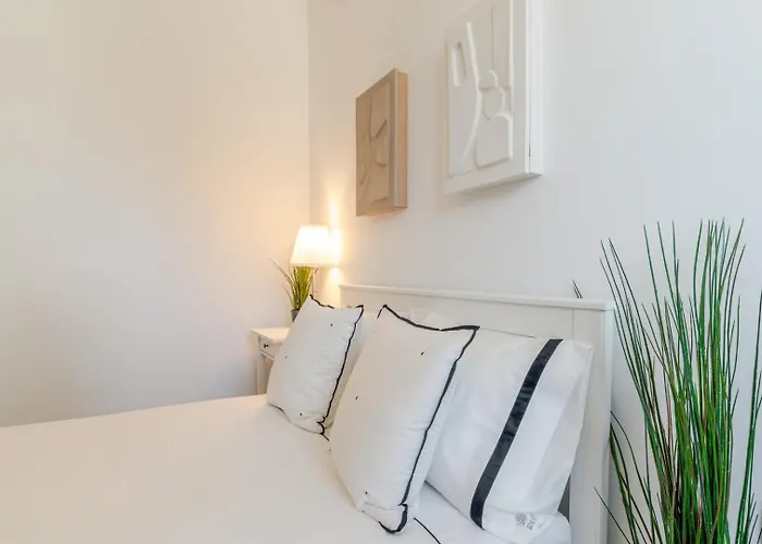 Sleek & Modern Flat W/ Private Garage By Hostwise