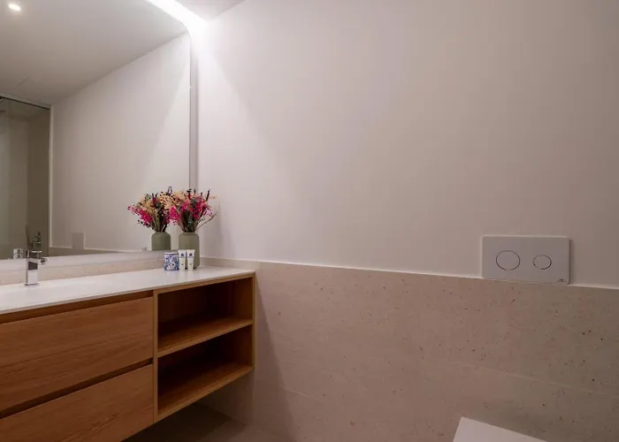 Sleek & Modern Flat W/ Private Garage By Hostwise 아파트