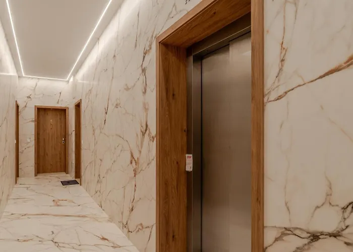 Sleek & Modern Flat W/ Private Garage By Hostwise 레카다팔메이라