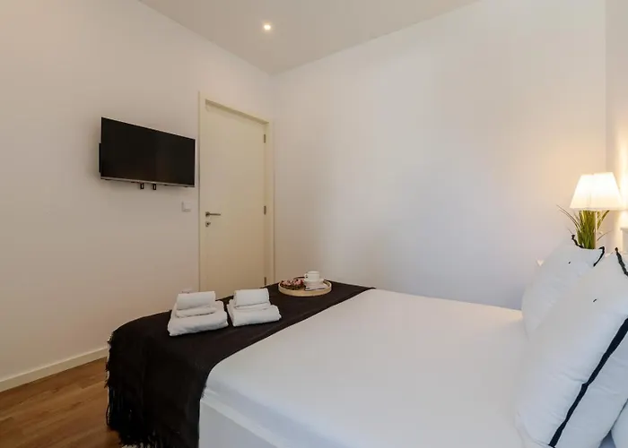 아파트 Sleek & Modern Flat W/ Private Garage By Hostwise