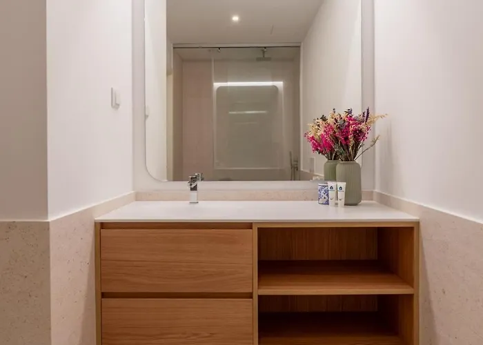 Sleek & Modern Flat W/ Private Garage By Hostwise Apartment *