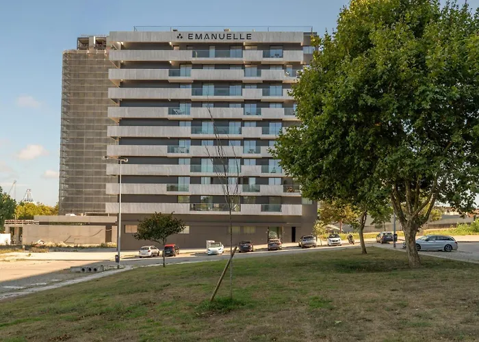 Sleek & Modern Flat W/ Private Garage By Hostwise *