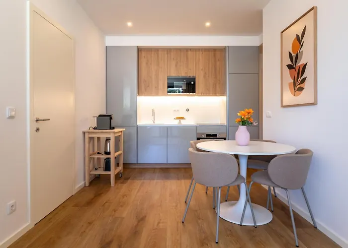 Sleek & Modern Flat W/ Private Garage By Hostwise * Leça da Palmeira