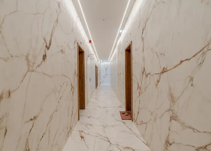 Apartment Sleek & Modern Flat W/ Private Garage By Hostwise