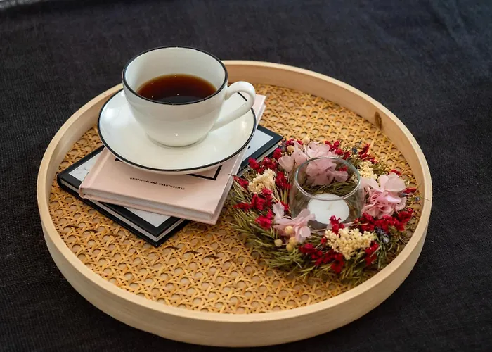 Sleek & Modern Flat W/ Private Garage By Hostwise 레카다팔메이라