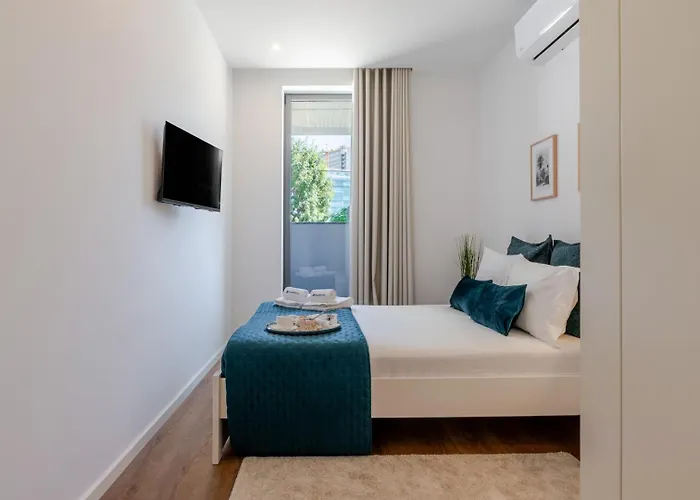 아파트 Sleek & Modern Flat W/ Private Garage By Hostwise