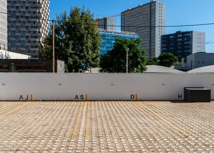 Sleek & Modern Flat W/ Private Garage By Hostwise * Leça da Palmeira