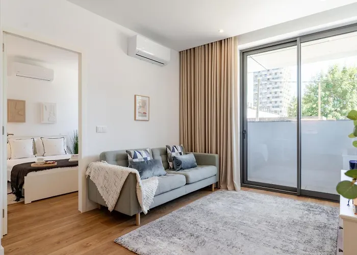 Sleek & Modern Flat W/ Private Garage By Hostwise Apartment