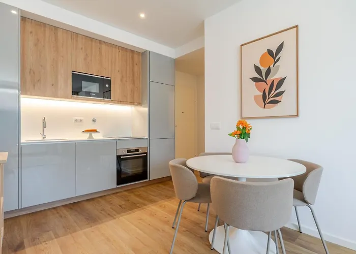 Sleek & Modern Flat W/ Private Garage By Hostwise Apartment *